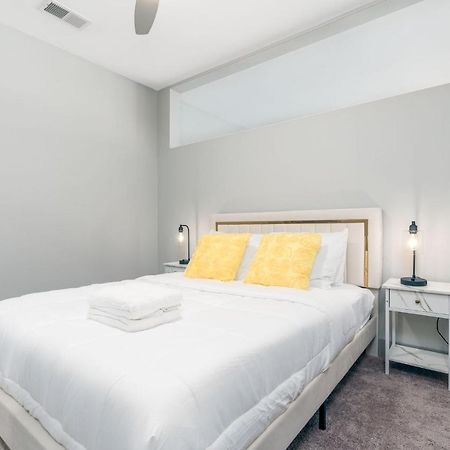 Stylish 1Br Apartment With View Индианаполис Екстериор снимка